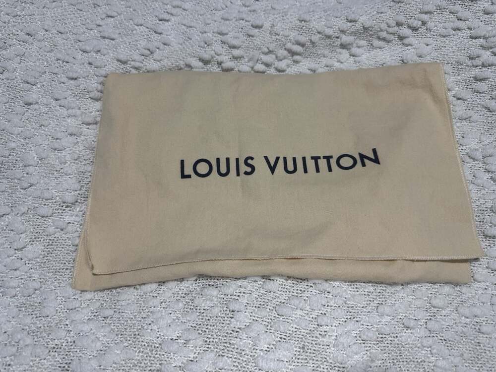 Louis Vuitton Capucines Wallet on Chain Navy Blue Taurillon Leather Gold W/Dustb - Picture 12 of 12